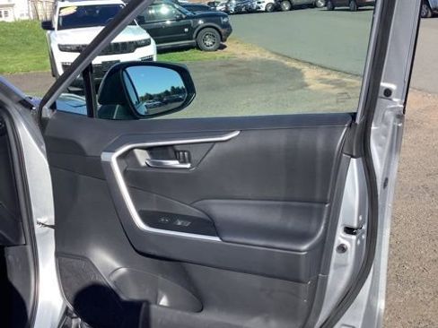 Used 2025 Toyota RAV4 XLE AWD/4WD image 17