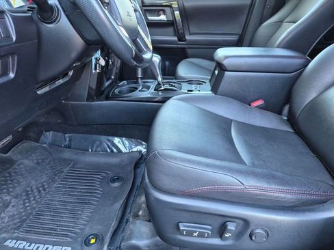 Used 2017 Toyota 4Runner TRD Off-Road Premium AWD/4WD image 17