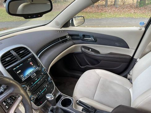 Used 2016 Chevrolet Malibu LT image 25