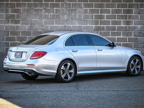 Used 2018 Mercedes-Benz E 300 4MATIC w/ Premium 1 Package image 3