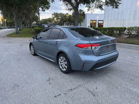 Used 2021 Toyota Corolla LE image 3