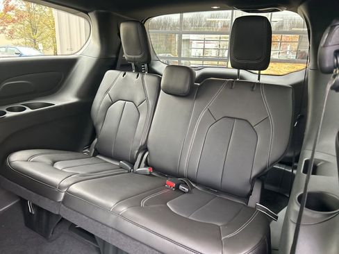 New 2026 Chrysler Pacifica Select image 32
