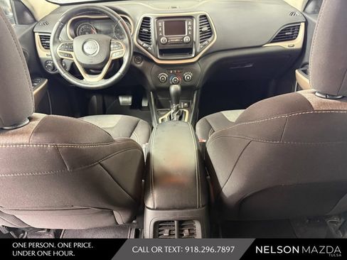 Used 2017 Jeep Cherokee Sport FWD image 33