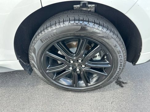 Certified 2024 Ford Edge ST-Line AWD/4WD image 5