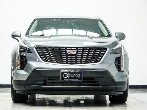 Used 2023 Cadillac XT4 Luxury w/ Cold Weather Package FWD image 7