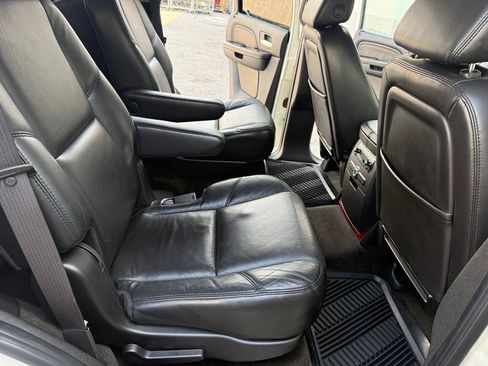 Used 2007 Cadillac Escalade AWD w/ Information Package image 11