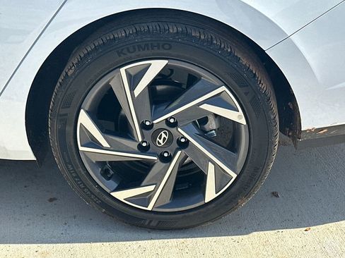 Certified 2025 Hyundai Elantra Sport image 19