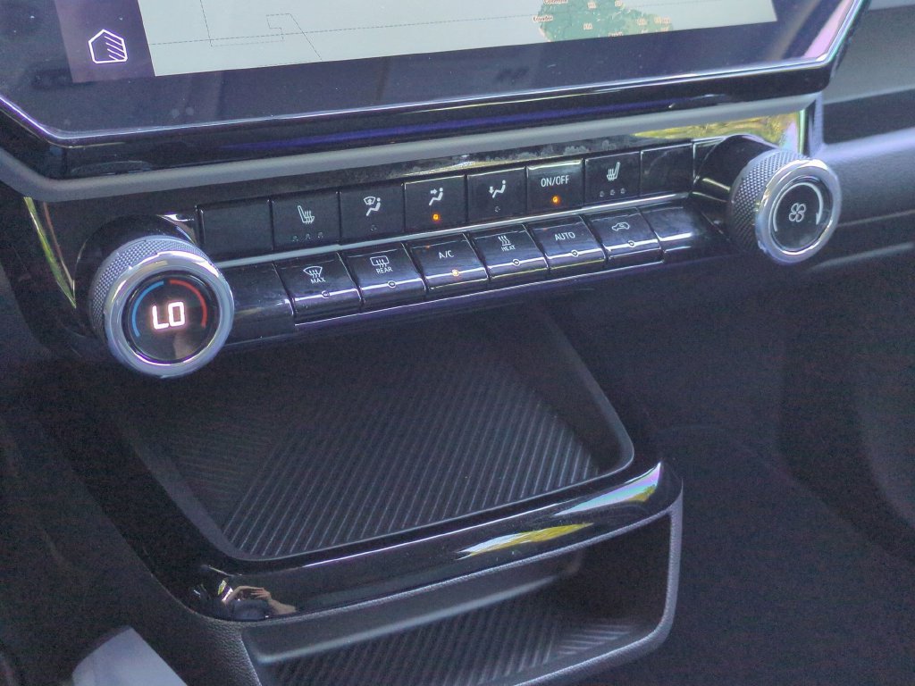 New 2027 Chevrolet Bolt LT w/ Comfort Package FWD image 25