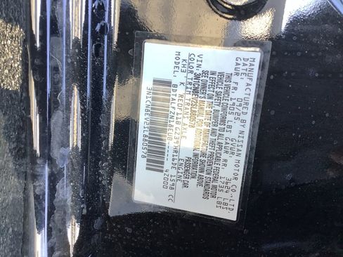 Used 2025 Nissan Versa SV w/ Trunk Package image 30