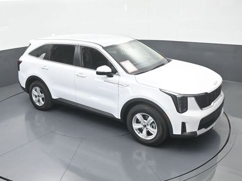 Used 2024 Kia Sorento LX image 52