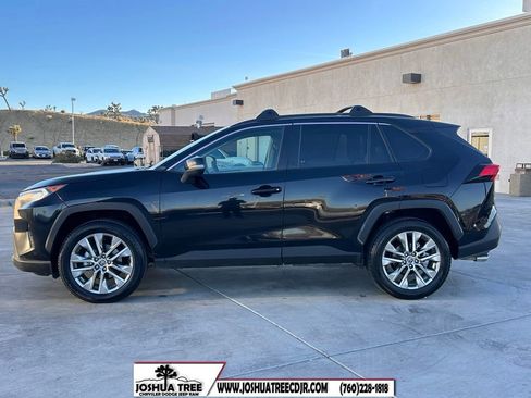 Used 2021 Toyota RAV4 XLE Premium image 6