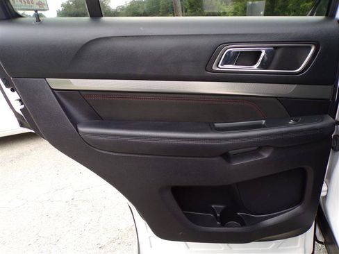 Used 2018 Ford Explorer XLT w/ Equipment Group 202A AWD/4WD image 25