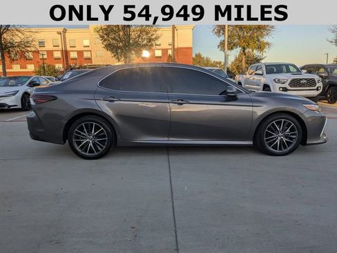 Used 2021 Toyota Camry XLE image 4