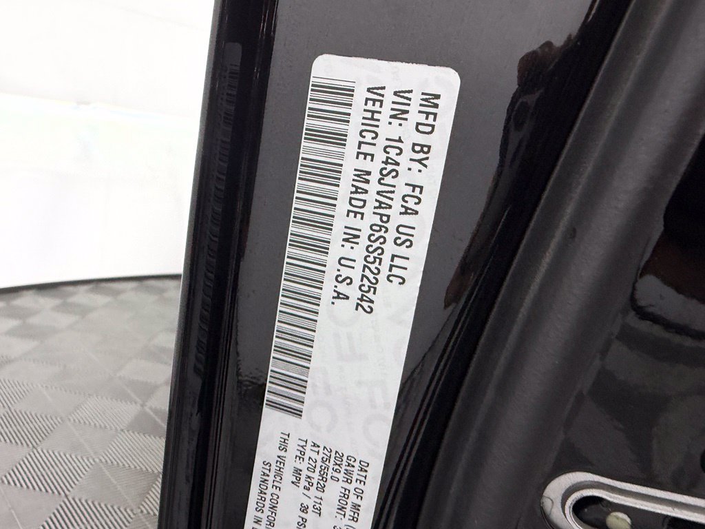 Used 2025 Jeep Wagoneer 4WD image 24