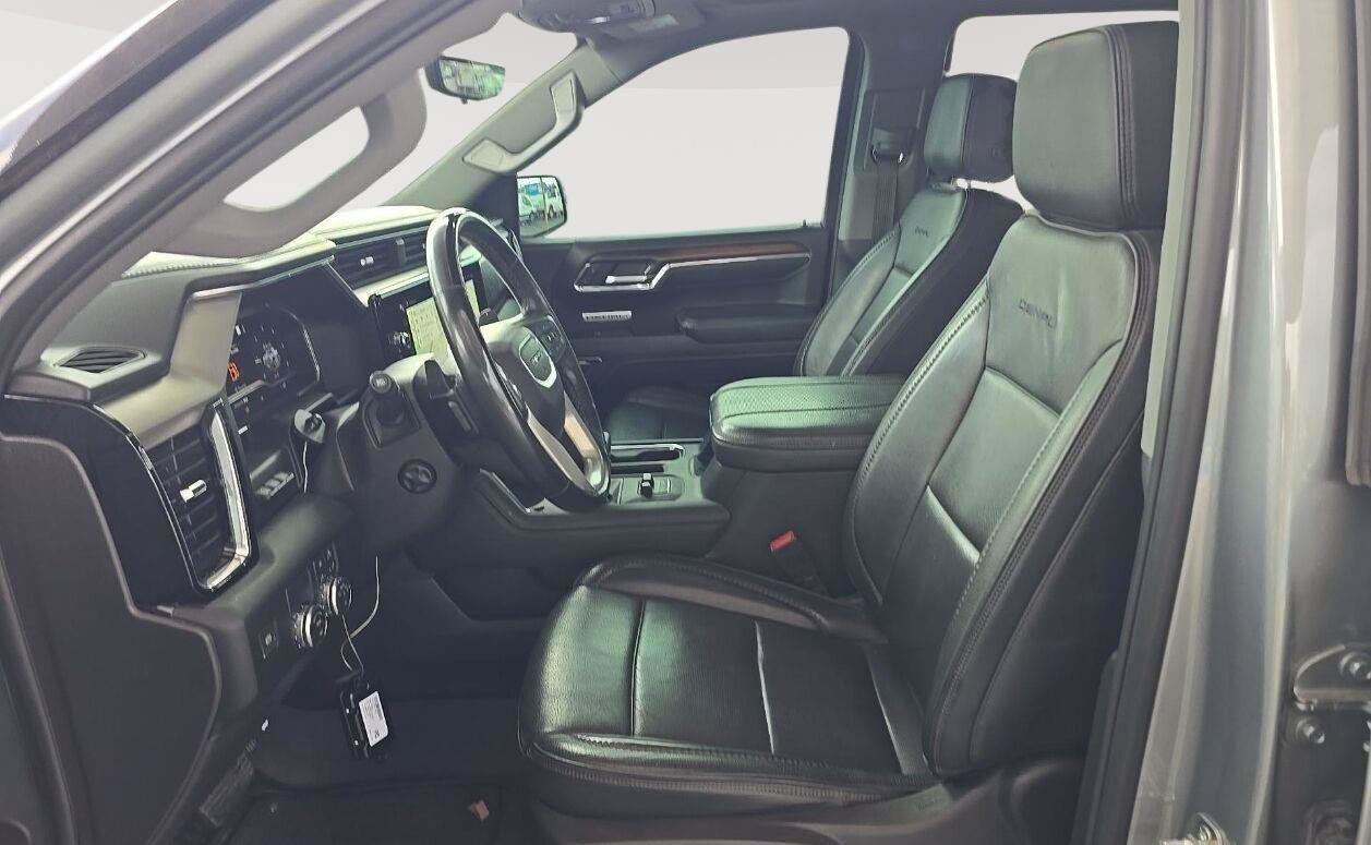 Used 2024 GMC Sierra 1500 Denali w/ Technology Package RWD image 4