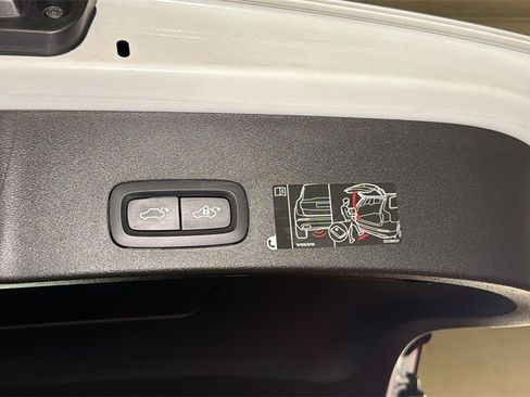 Used 2021 Volvo XC40 T5 R-Design w/ Advanced Package image 14