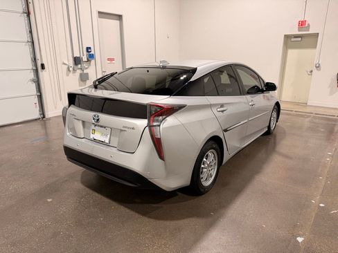 Used 2017 Toyota Prius Four w/ Premium Convenience Package image 5