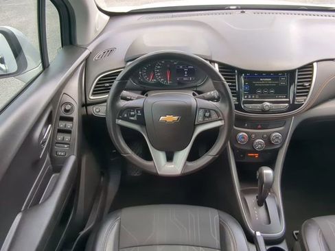 Used 2019 Chevrolet Trax LT w/ LT Convenience Package FWD image 17
