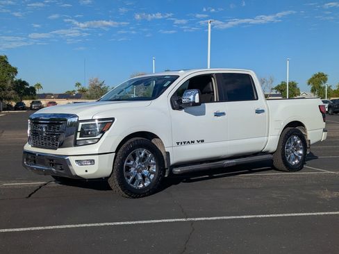 Used 2020 Nissan Titan SL w/ Moonroof Package image 2