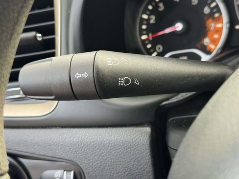 Used 2015 Jeep Renegade Sport w/ Power & Air Group image 21