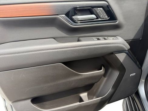 Certified 2025 GMC Yukon XL Denali AWD/4WD image 13