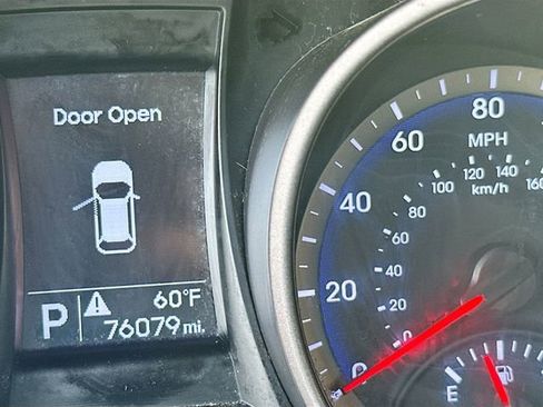 Used 2016 Hyundai Santa Fe SE image 13