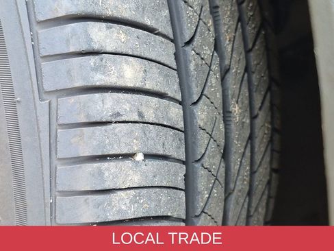Used 2022 Ford Explorer XLT w/ Equipment Group 202A RWD image 6