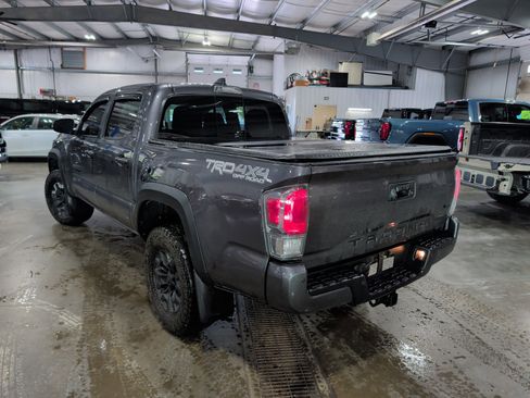 Used 2021 Toyota Tacoma TRD Off-Road w/ Technology Package AWD/4WD image 4