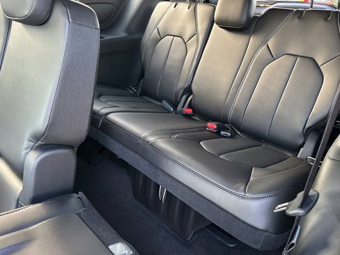 New 2026 Chrysler Pacifica Select image 12