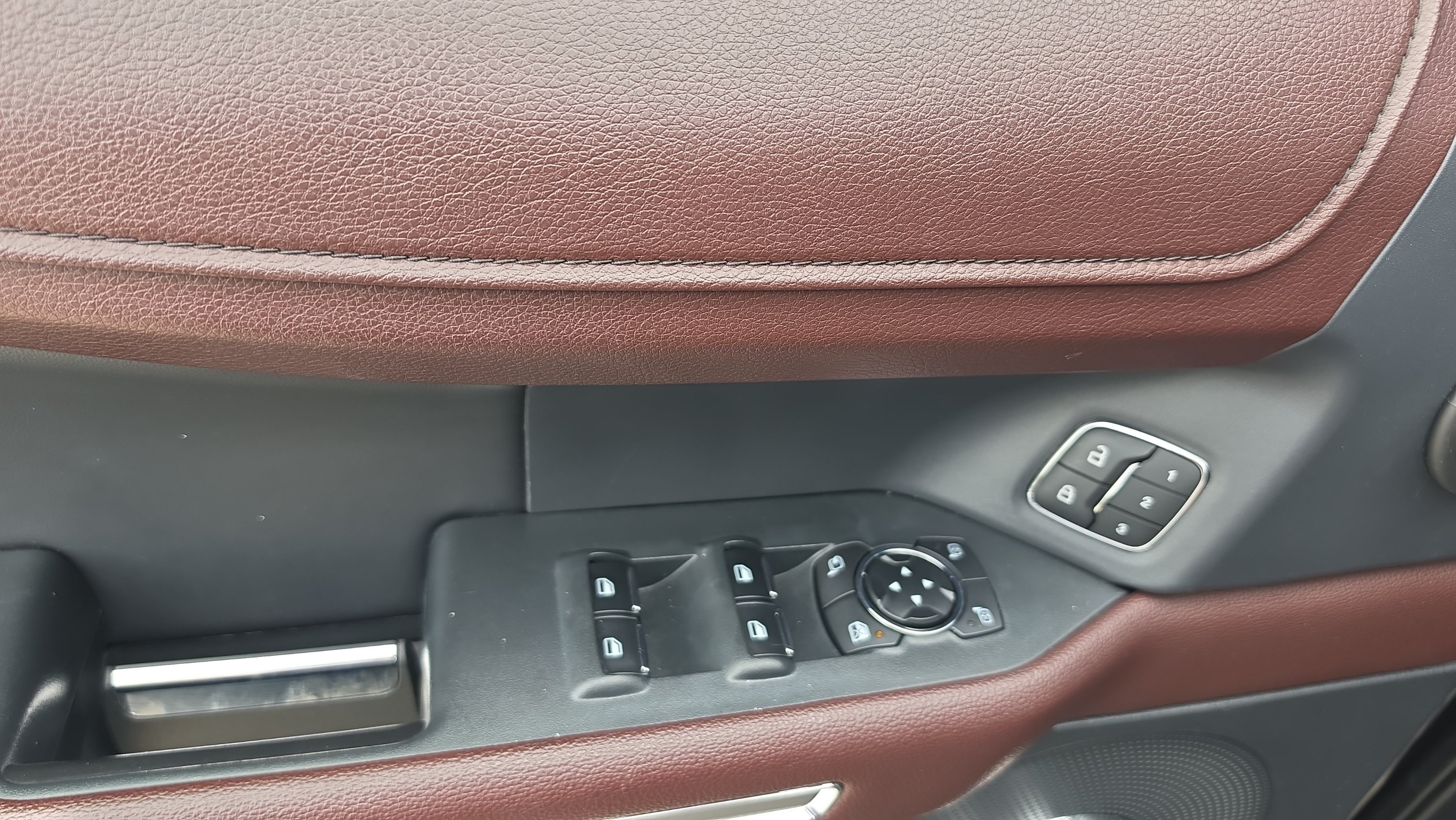 Used 2024 Ford Expedition Limited RWD image 11