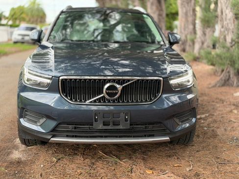 Used 2022 Volvo XC40 T5 Momentum AWD/4WD image 2