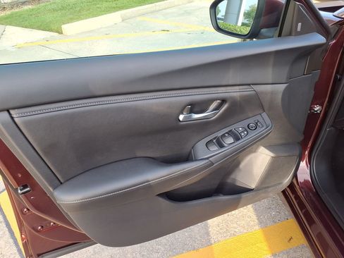 Used 2025 Nissan Sentra SV FWD image 22