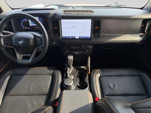 Used 2024 Ford Bronco Badlands w/ Sasquatch Package AWD/4WD image 14