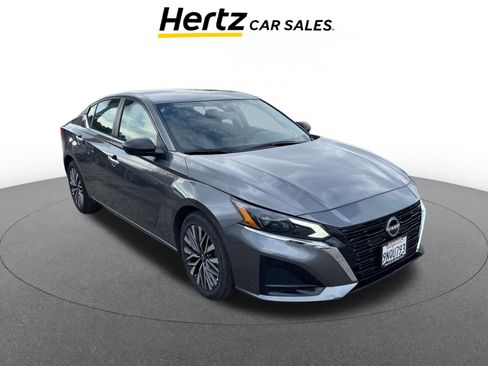 Used 2025 Nissan Altima 2.5 SV image 1