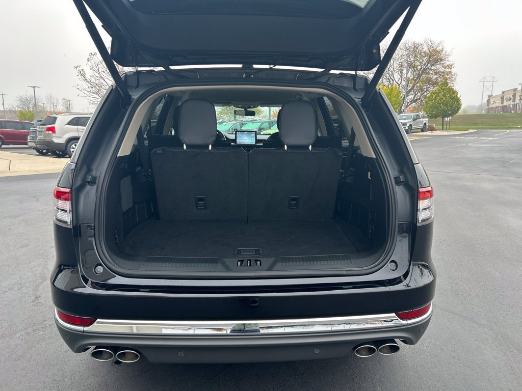 Certified 2020 Lincoln Aviator Reserve AWD/4WD image 8