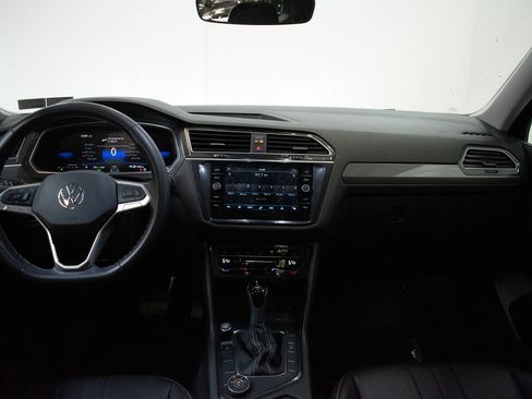 Used 2024 Volkswagen Tiguan SE AWD/4WD image 11