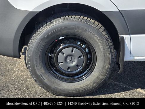 Used 2025 Mercedes-Benz Sprinter 2500 image 11