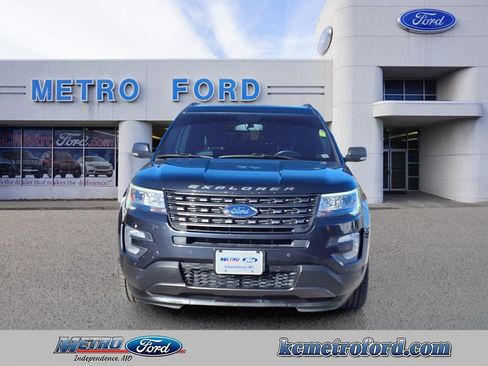 Used 2017 Ford Explorer XLT w/ Equipment Group 202A image 10