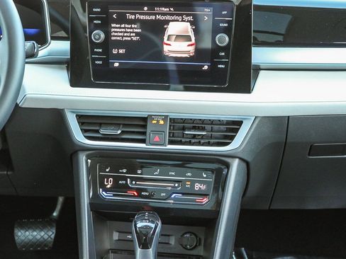 Used 2025 Volkswagen Taos SE image 15