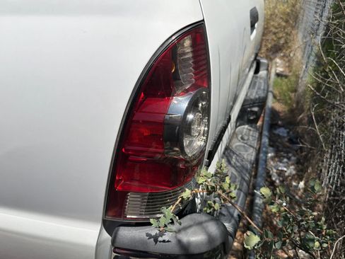 Used 2015 Toyota Tacoma PreRunner w/ SR5 Package RWD image 13