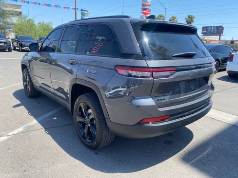 Used 2025 Jeep Grand Cherokee Limited w/ Black Appearance Package AWD/4WD image 8