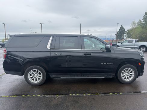 Used 2024 Chevrolet Suburban LT image 8
