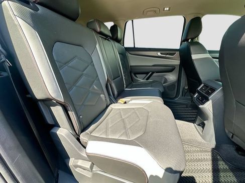 Used 2025 Volkswagen Atlas Peak Edition SE AWD/4WD image 31