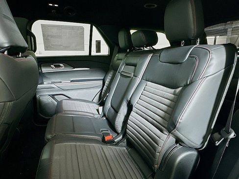 New 2026 Ford Explorer ST-Line w/ ST-Line Street Pack image 8