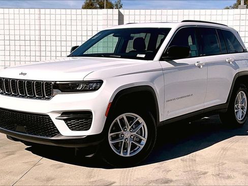 New 2026 Jeep Grand Cherokee Laredo X AWD/4WD image 2