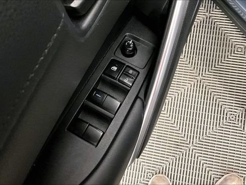 Used 2024 Toyota Corolla Cross LE FWD image 36
