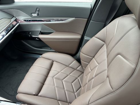 New 2025 BMW i7 xDrive60 image 11