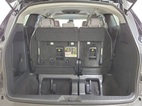 Used 2025 Toyota Sienna LE FWD image 10
