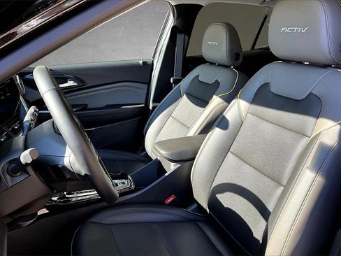 Used 2025 Chevrolet Trax ACTIV w/ Sunroof Package image 18
