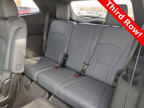 Used 2023 Buick Enclave Essence image 18